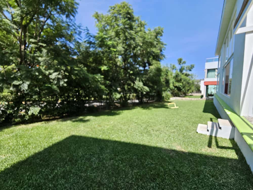 Galería de Las Cañadas Casa Nueva en Coto Abedules con Vista Al Campo de Golf