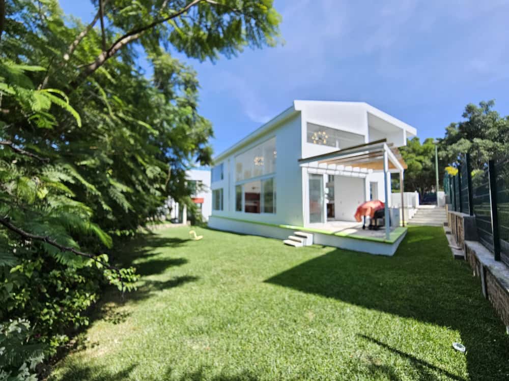 Galería de Las Cañadas Casa Nueva en Coto Abedules con Vista Al Campo de Golf