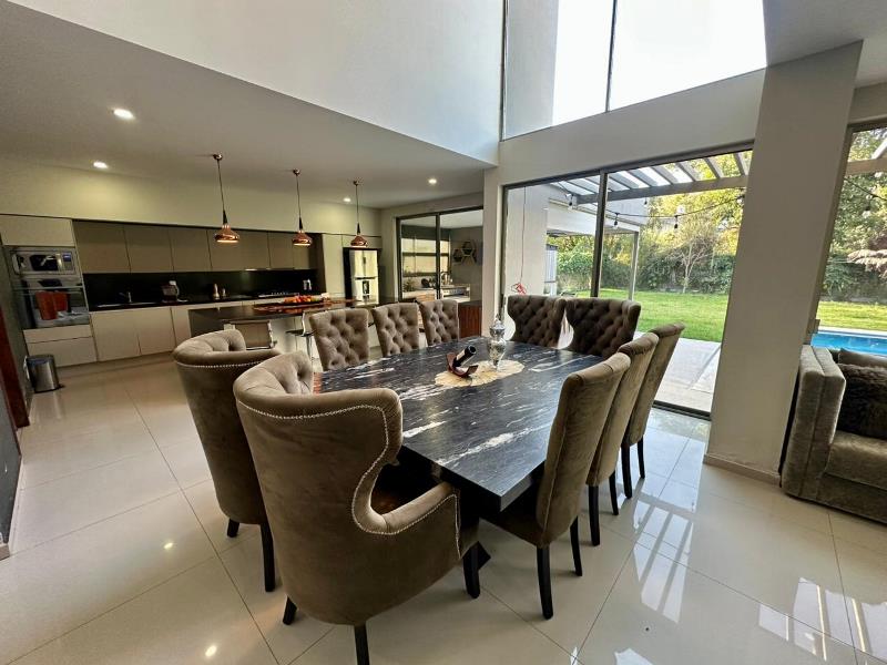 Galería de LAS CAÑADAS CASA EN VENTA CON ALBERCA EN COTO ABEDULES