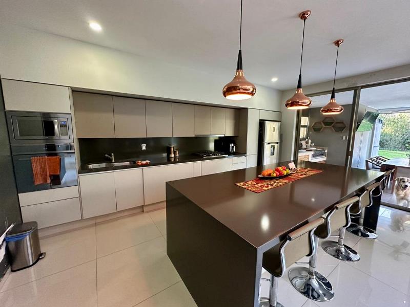 Galería de LAS CAÑADAS CASA EN VENTA CON ALBERCA EN COTO ABEDULES