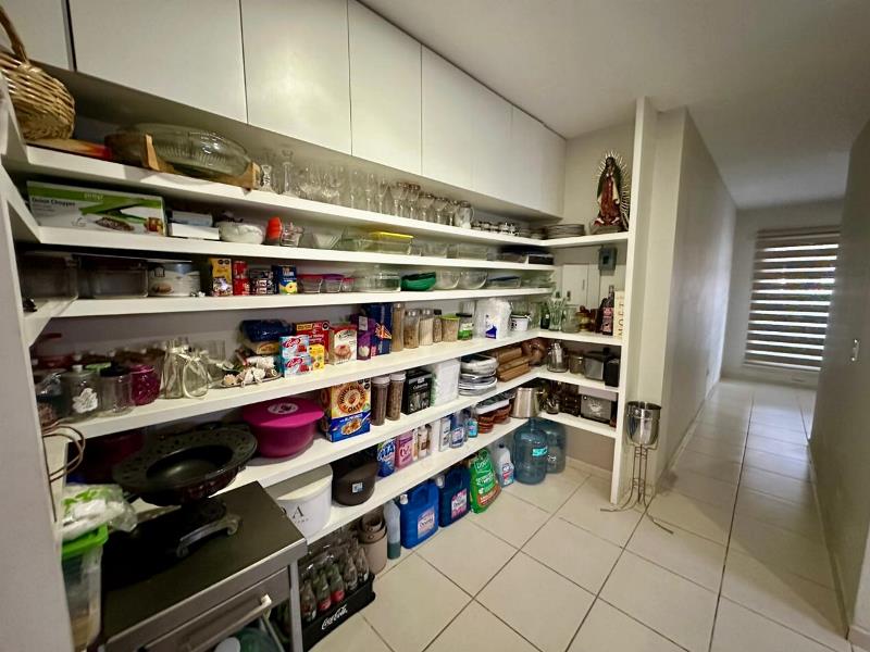 Galería de LAS CAÑADAS CASA EN VENTA CON ALBERCA EN COTO ABEDULES