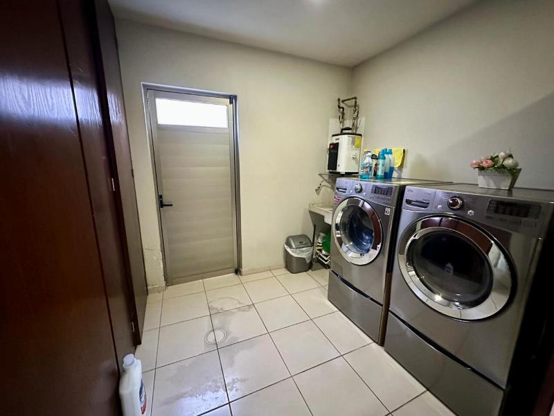 Galería de LAS CAÑADAS CASA EN VENTA CON ALBERCA EN COTO ABEDULES