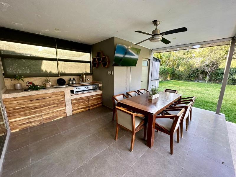 Galería de LAS CAÑADAS CASA EN VENTA CON ALBERCA EN COTO ABEDULES