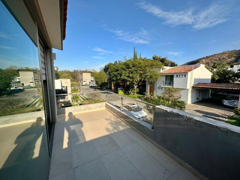 Galería de LAS CAÑADAS CASA EN VENTA CON ALBERCA EN COTO ABEDULES