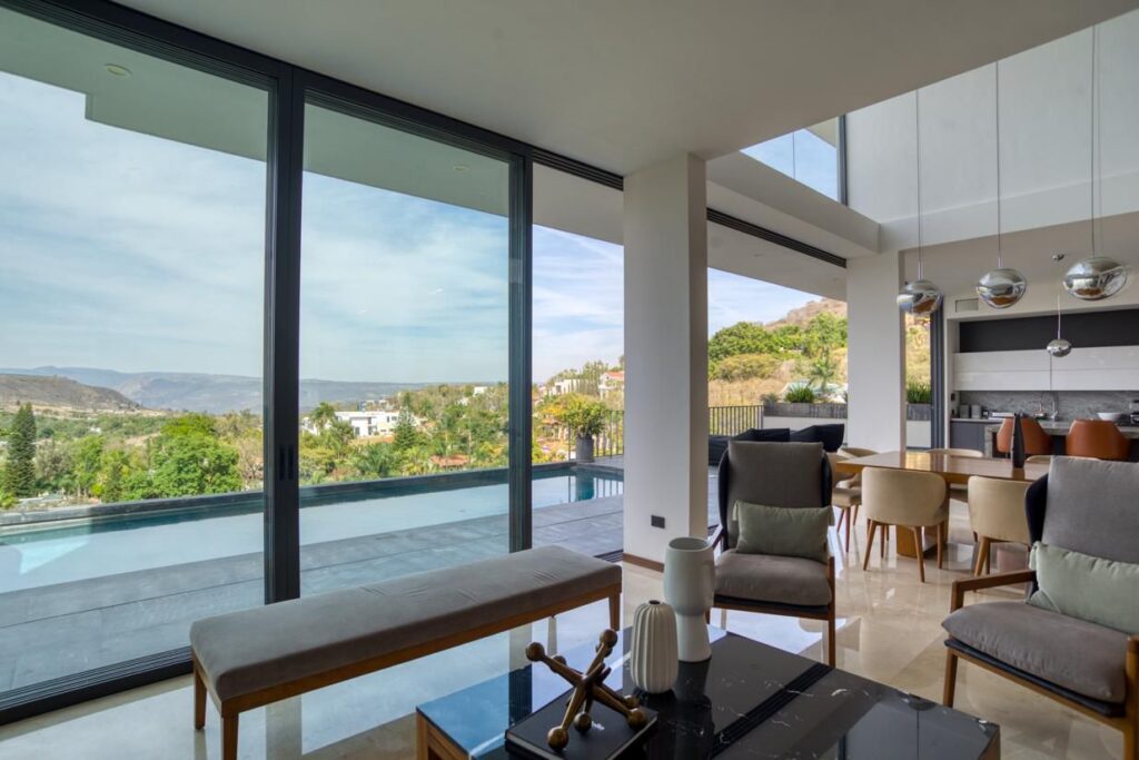Galería de LAS CAÑADAS CASA EN VENTA DE LUJO CON GRAN DISEÑO Y VISTAS PANORÁMICAS