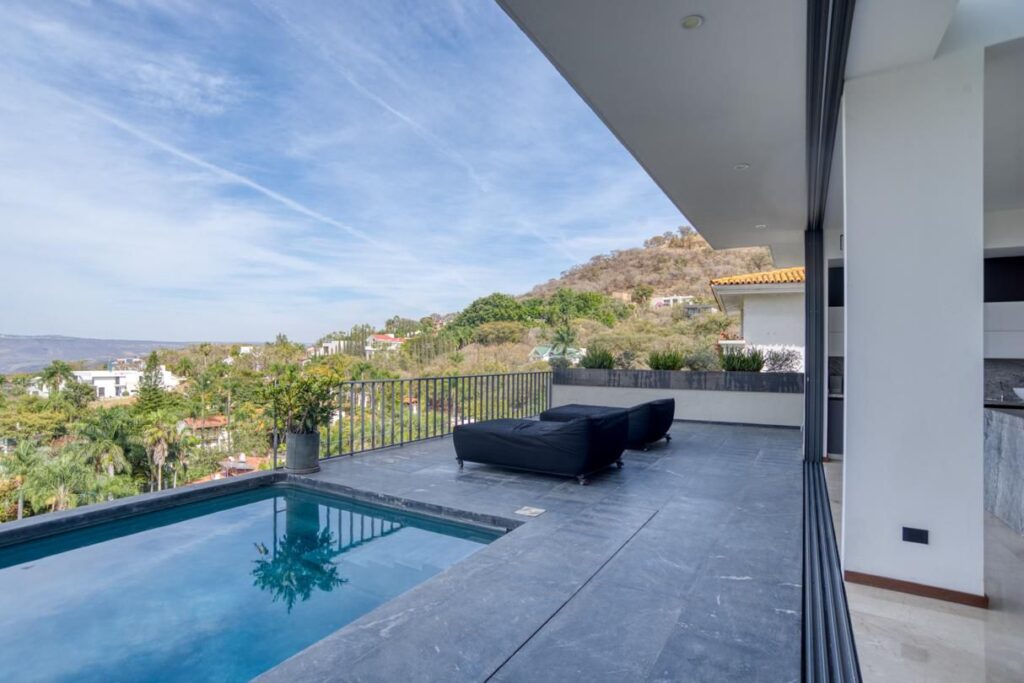 Galería de LAS CAÑADAS CASA EN VENTA DE LUJO CON GRAN DISEÑO Y VISTAS PANORÁMICAS