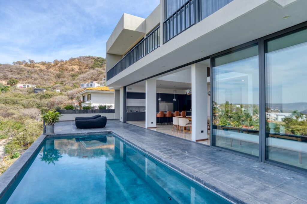 Galería de LAS CAÑADAS CASA EN VENTA DE LUJO CON GRAN DISEÑO Y VISTAS PANORÁMICAS