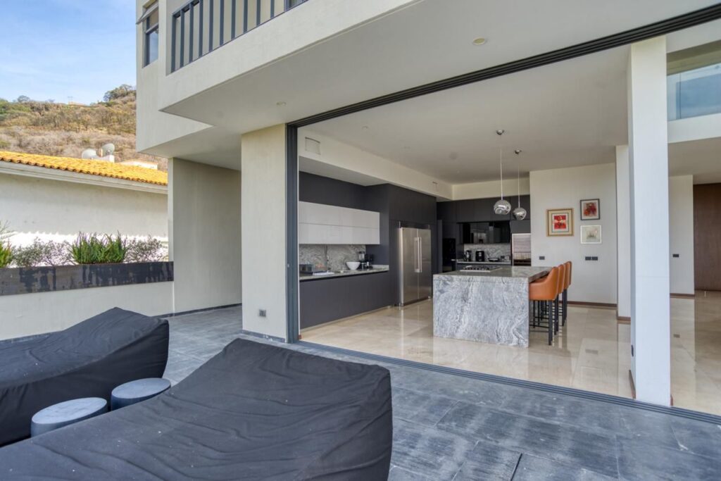 Galería de LAS CAÑADAS CASA EN VENTA DE LUJO CON GRAN DISEÑO Y VISTAS PANORÁMICAS