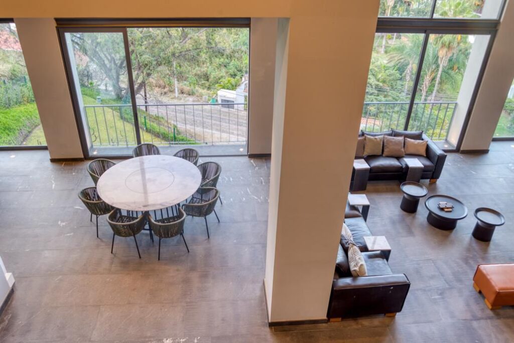 Galería de LAS CAÑADAS CASA EN VENTA DE LUJO CON GRAN DISEÑO Y VISTAS PANORÁMICAS