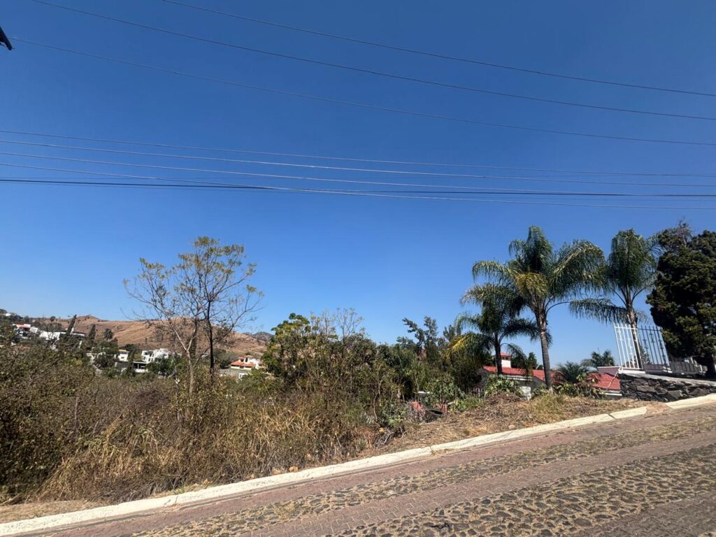 Galería de LAS CAÑADAS LOTE EN VENTA CON BUENA UBICACIÓN