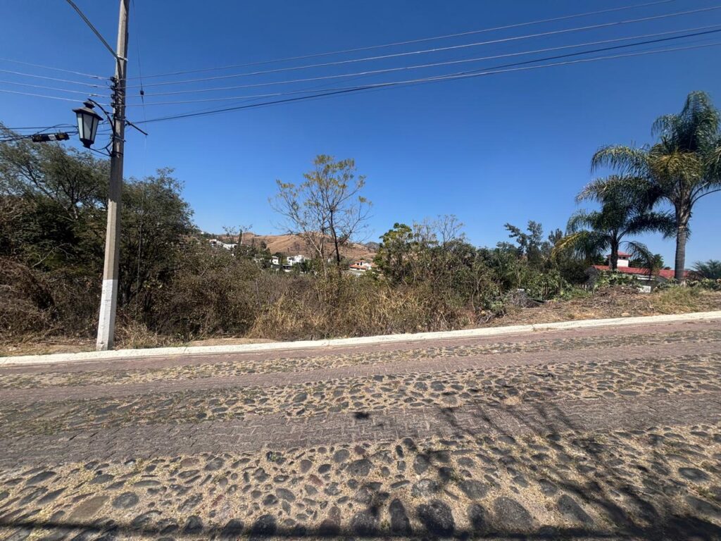 Galería de LAS CAÑADAS LOTE EN VENTA CON BUENA UBICACIÓN