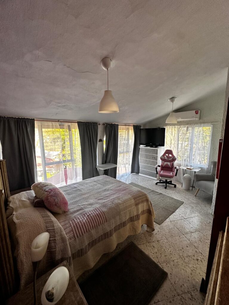 Galería de LAS CAÑADAS CASA EN RENTA AMUEBLADA CON BUENA UBICACIÓN