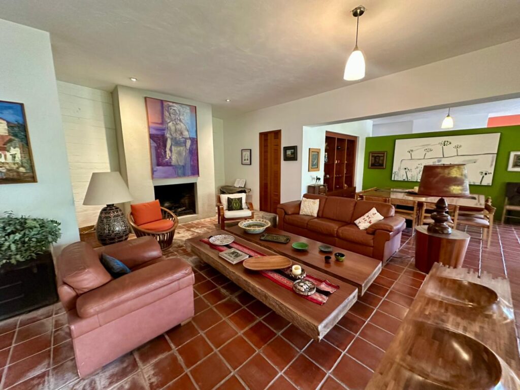 Galería de LAS CAÑADAS CASA EN VENTA A CAMPO DE GOLF ESTILO RUSTICO CONTEMPORÁNEO