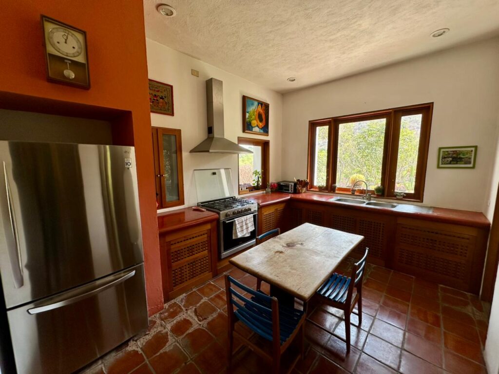 Galería de LAS CAÑADAS CASA EN VENTA A CAMPO DE GOLF ESTILO RUSTICO CONTEMPORÁNEO