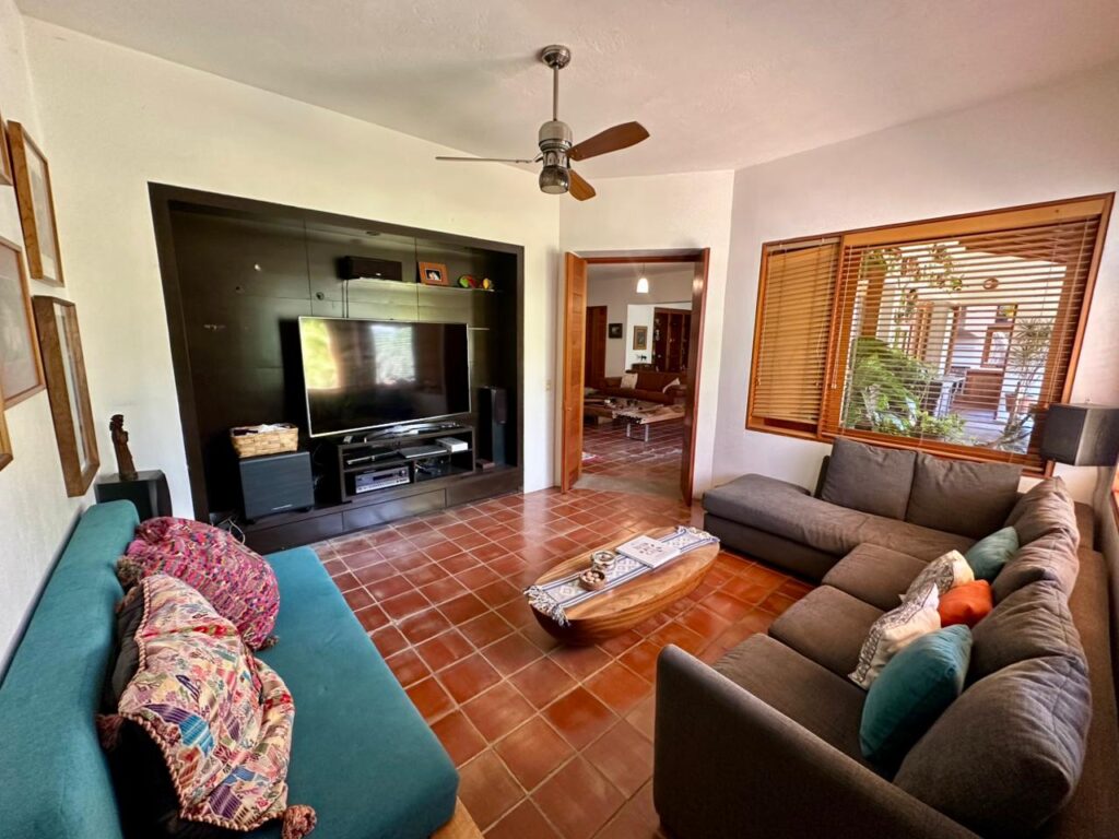 Galería de LAS CAÑADAS CASA EN VENTA A CAMPO DE GOLF ESTILO RUSTICO CONTEMPORÁNEO