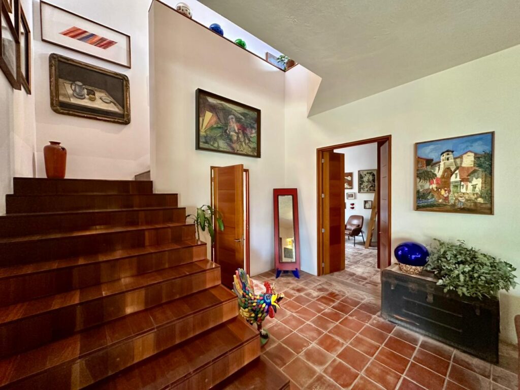 Galería de LAS CAÑADAS CASA EN VENTA A CAMPO DE GOLF ESTILO RUSTICO CONTEMPORÁNEO