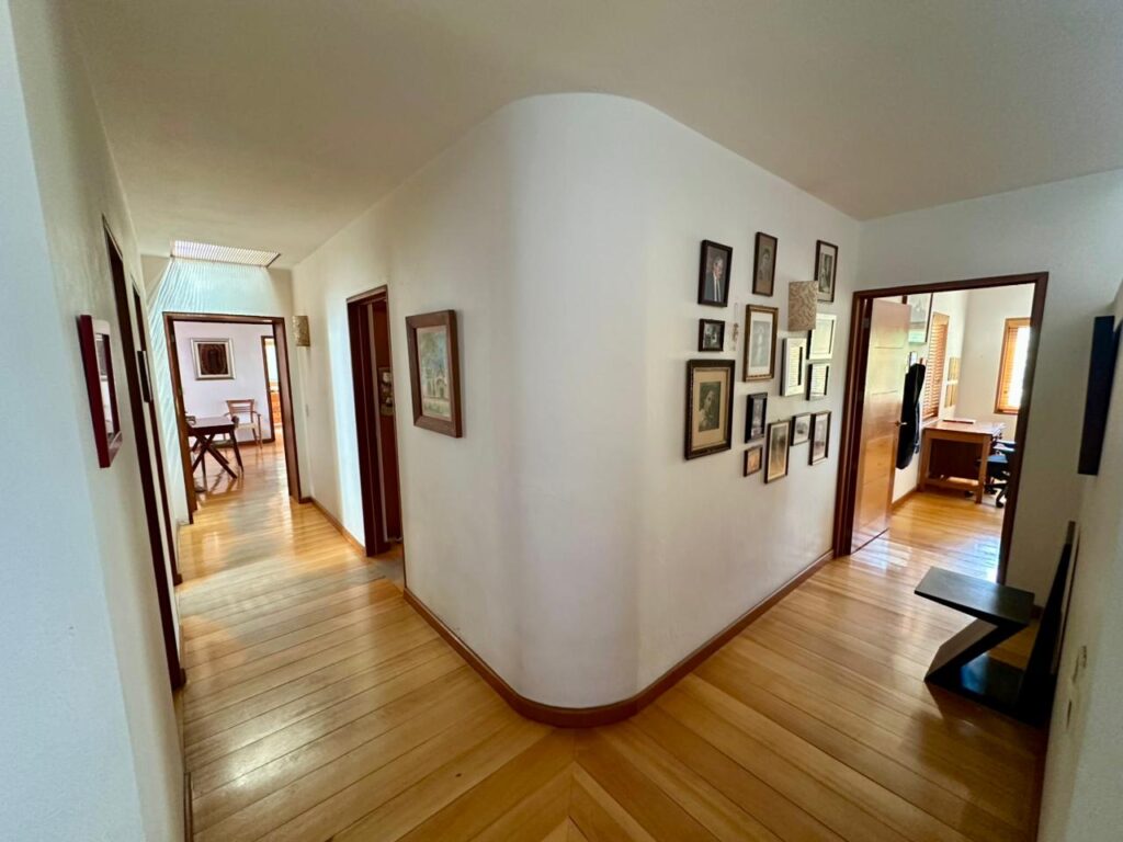 Galería de LAS CAÑADAS CASA EN VENTA A CAMPO DE GOLF ESTILO RUSTICO CONTEMPORÁNEO