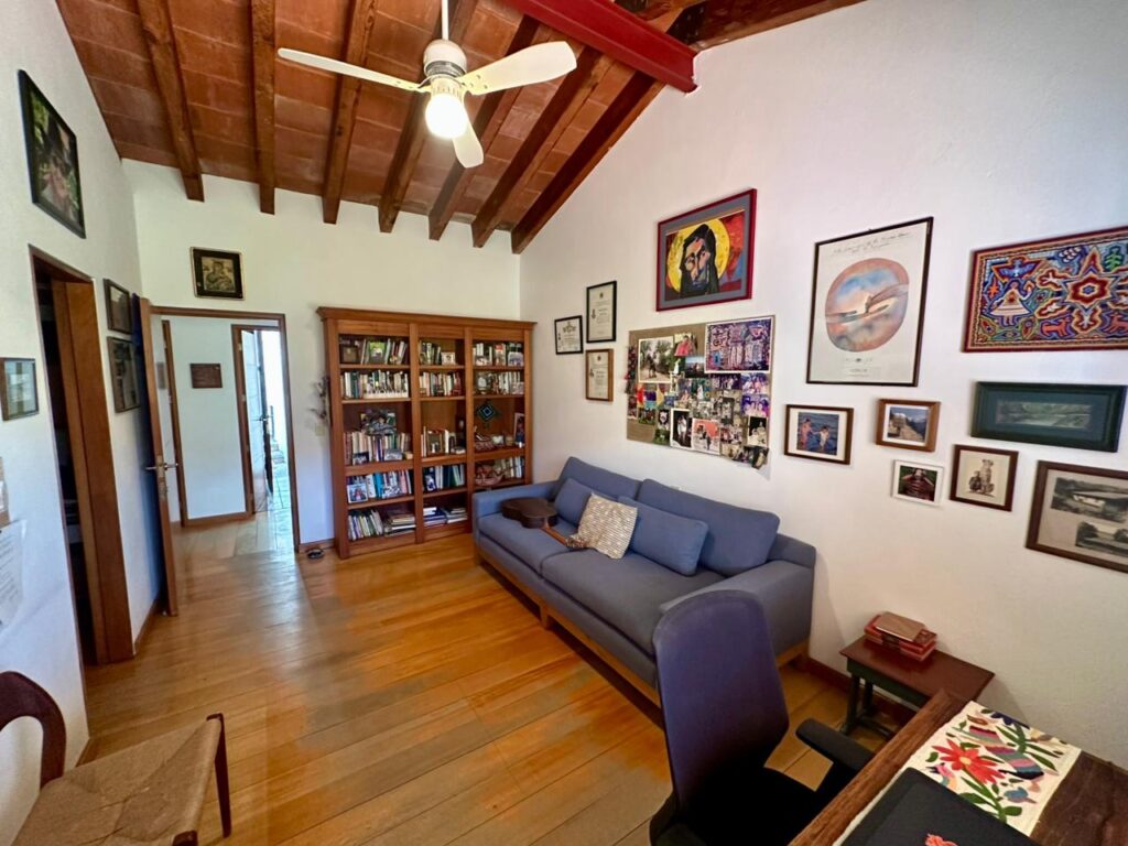 Galería de LAS CAÑADAS CASA EN VENTA A CAMPO DE GOLF ESTILO RUSTICO CONTEMPORÁNEO