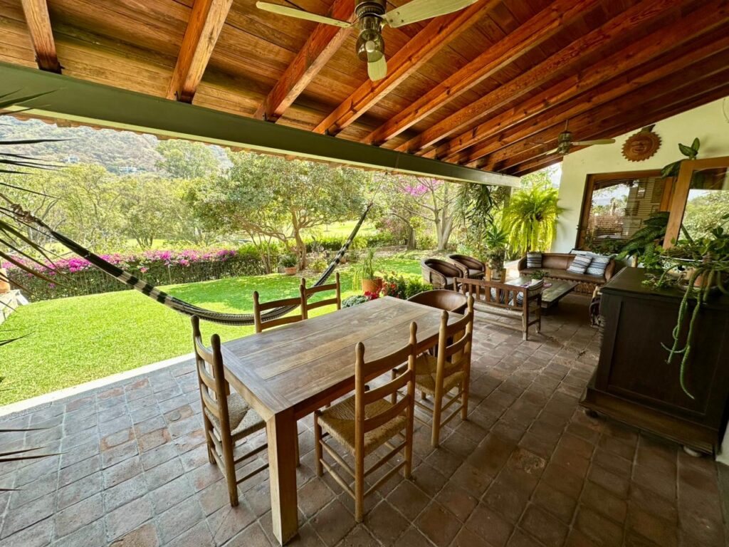 Galería de LAS CAÑADAS CASA EN VENTA A CAMPO DE GOLF ESTILO RUSTICO CONTEMPORÁNEO