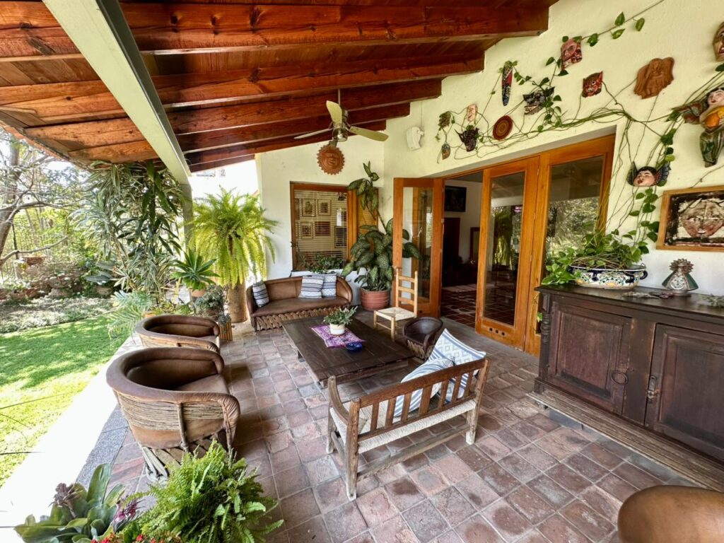 Galería de LAS CAÑADAS CASA EN VENTA A CAMPO DE GOLF ESTILO RUSTICO CONTEMPORÁNEO