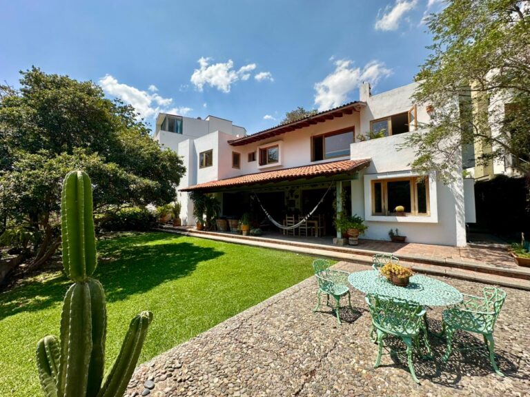 LAS CAÑADAS CASA EN VENTA A CAMPO DE GOLF ESTILO RUSTICO CONTEMPORÁNEO