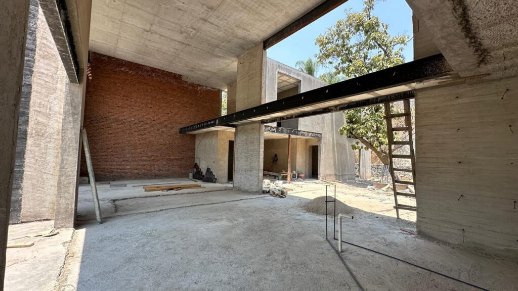 Galería de Las Cañadas Oportunidad Casa en Venta Obra Gris con Sótano de 500 m²