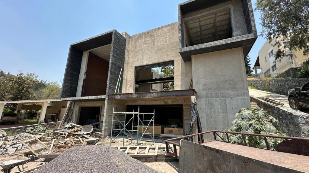 Galería de Las Cañadas Oportunidad Casa en Venta Obra Gris con Sótano de 500 m²