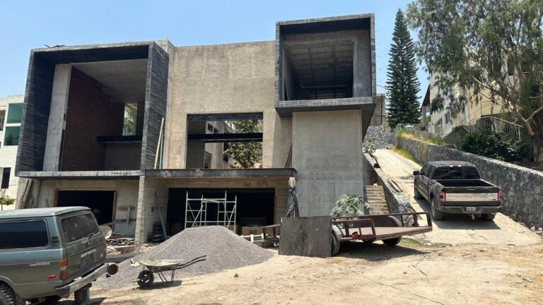 Las Cañadas Oportunidad Casa en Venta Obra Gris con Sótano de 500 m²