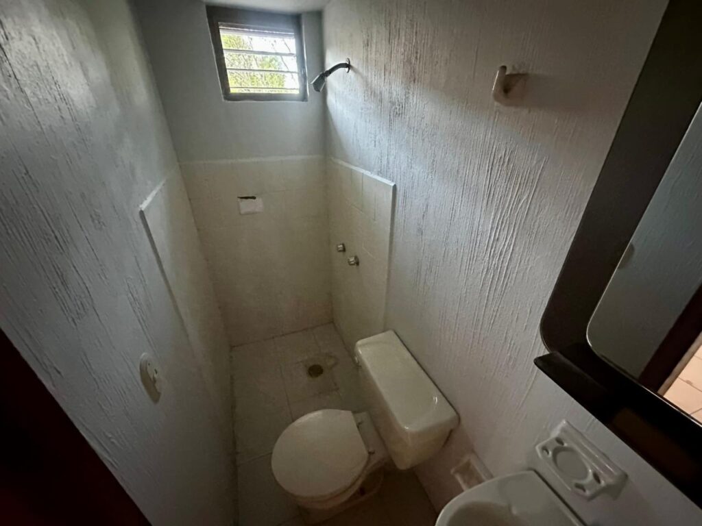 Galería de LAS CAÑADAS CASA EN VENTA CON BUENA UBICACIÓN Y BONITO JARDIN