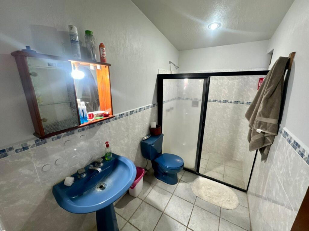 Galería de LAS CAÑADAS CASA EN VENTA CON BUENA UBICACIÓN Y BONITO JARDIN