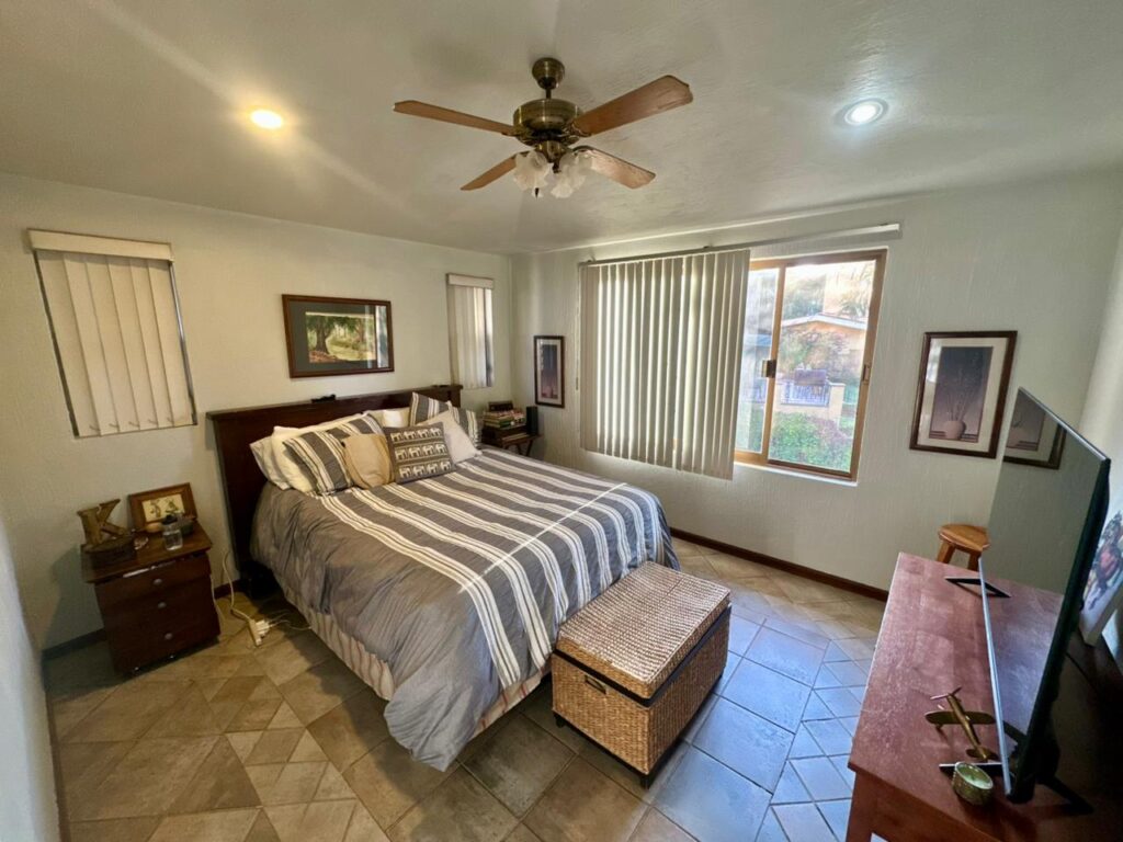 Galería de LAS CAÑADAS CASA EN VENTA CON BUENA UBICACIÓN Y BONITO JARDIN