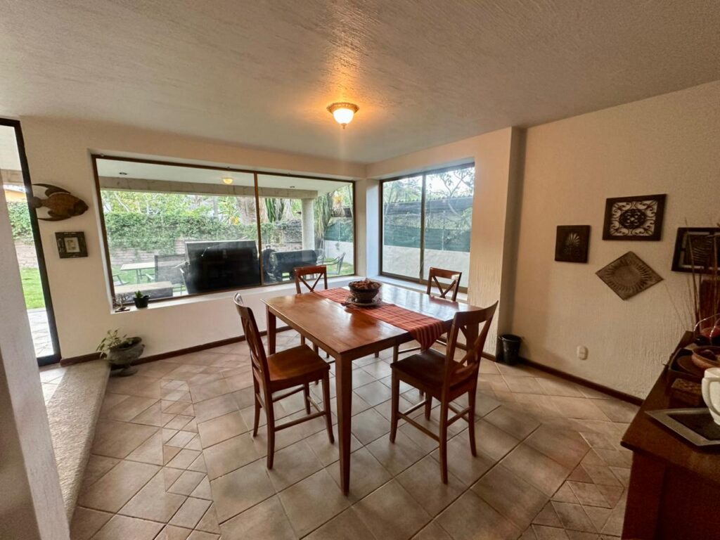 Galería de LAS CAÑADAS CASA EN VENTA CON BUENA UBICACIÓN Y BONITO JARDIN