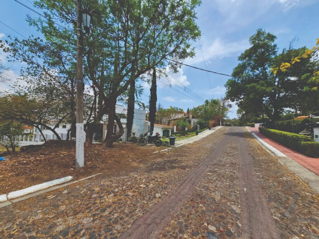 Galería de LAS CAÑADAS LOTE EN VENTA PLANO MUY BIEN UBICADO