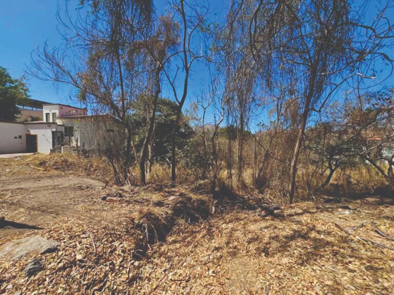 LAS CAÑADAS LOTE EN VENTA SEMIPLANO CON GRAN EXTENSIÓN