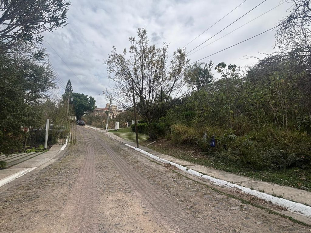 Galería de LAS CAÑADAS LOTE EN VENTA PLANO A 250m DEL CENTRO COMERCIAL