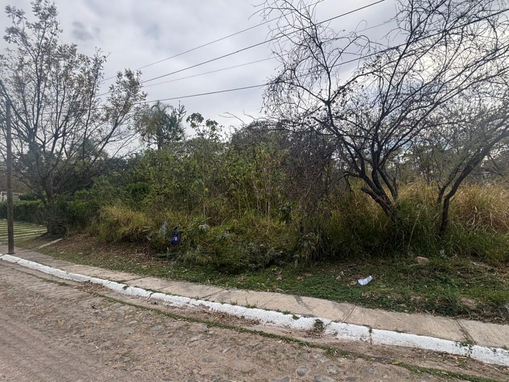Galería de LAS CAÑADAS LOTE EN VENTA PLANO A 250m DEL CENTRO COMERCIAL