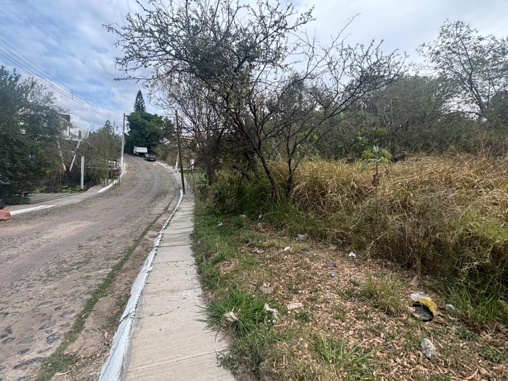 Galería de LAS CAÑADAS LOTE EN VENTA PLANO A 250m DEL CENTRO COMERCIAL