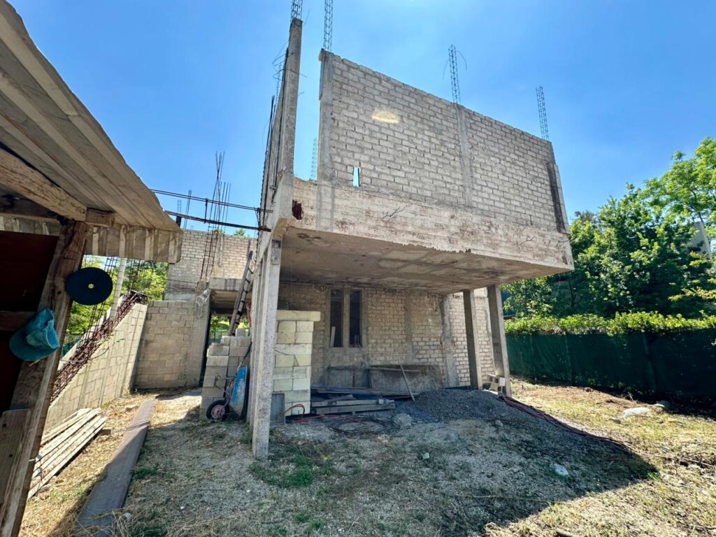 Galería de LAS CAÑADAS CASA EN VENTA EN OBRA NEGRA CON VISTA A CAMPO DE GOLF COTO ABEDULES