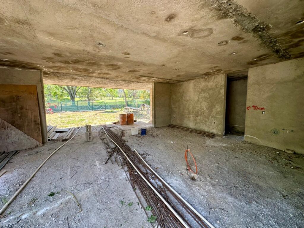 Galería de LAS CAÑADAS CASA EN VENTA EN OBRA NEGRA CON VISTA A CAMPO DE GOLF COTO ABEDULES