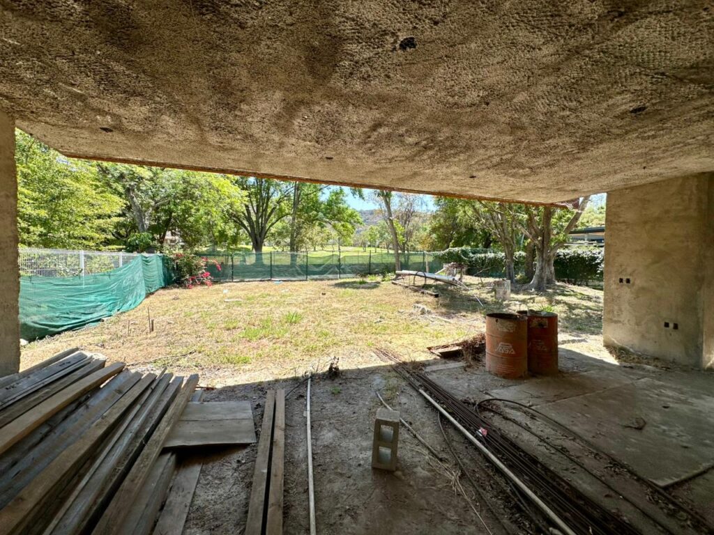 Galería de LAS CAÑADAS CASA EN VENTA EN OBRA NEGRA CON VISTA A CAMPO DE GOLF COTO ABEDULES