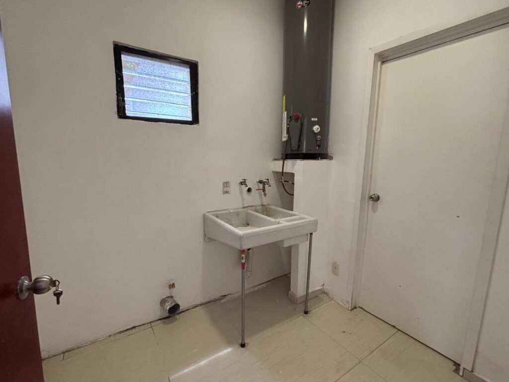 Galería de Las Cañadas Casa en Renta de Una Planta Con 4 Habitaciones Cerca del Colegio Alemán