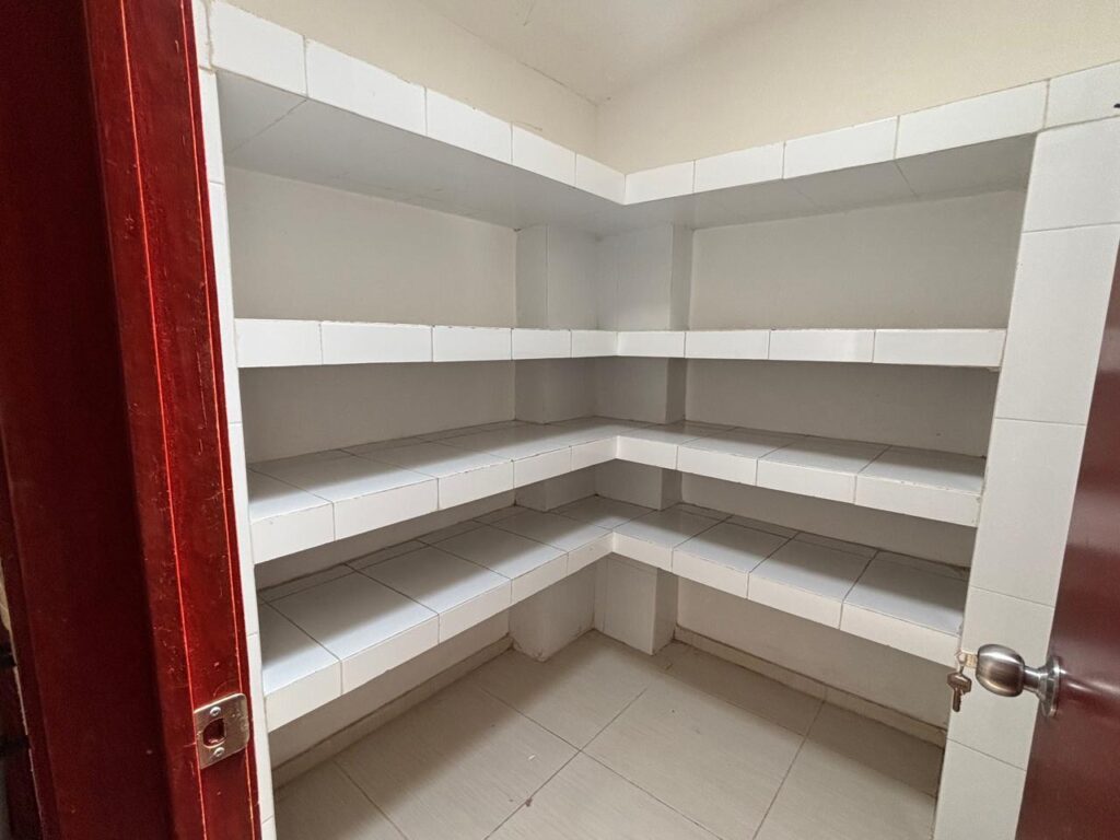 Galería de Las Cañadas Casa en Renta de Una Planta Con 4 Habitaciones Cerca del Colegio Alemán