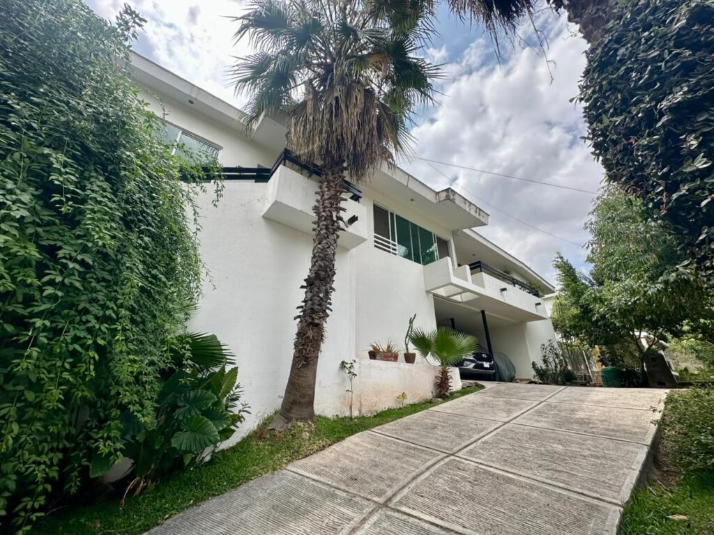 Galería de LAS CAÑADAS CASA EN RENTA 4 HABITACIONES EN PRACTICAMENTE UNA SOLA PLANTA