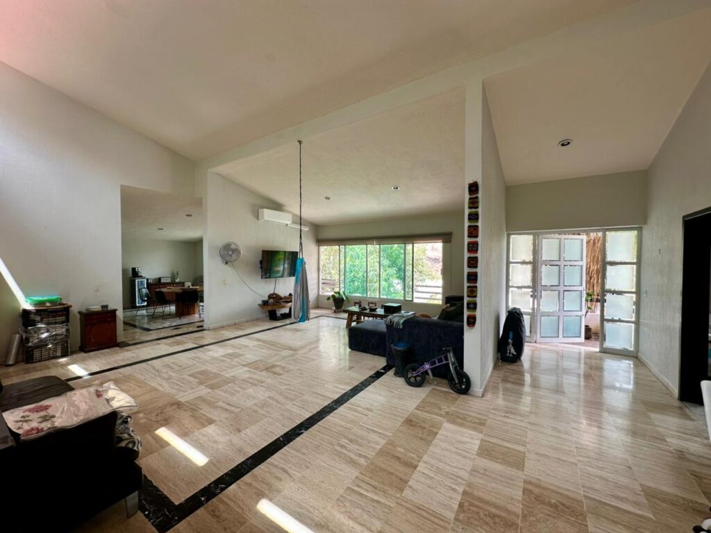 Galería de LAS CAÑADAS CASA EN RENTA 4 HABITACIONES EN PRACTICAMENTE UNA SOLA PLANTA