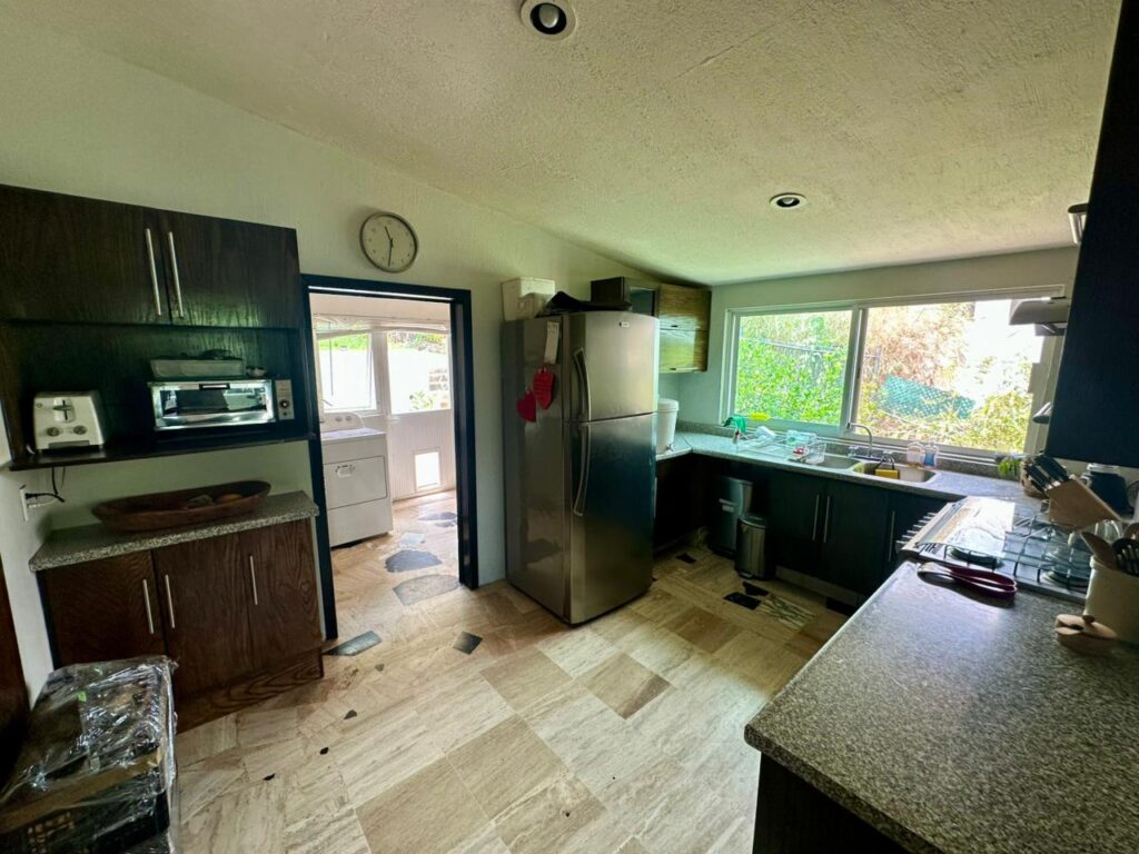 Galería de LAS CAÑADAS CASA EN RENTA 4 HABITACIONES EN PRACTICAMENTE UNA SOLA PLANTA