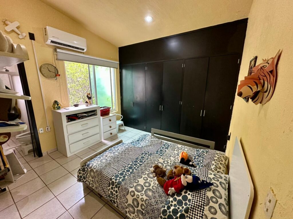 Galería de LAS CAÑADAS CASA EN RENTA 4 HABITACIONES EN PRACTICAMENTE UNA SOLA PLANTA