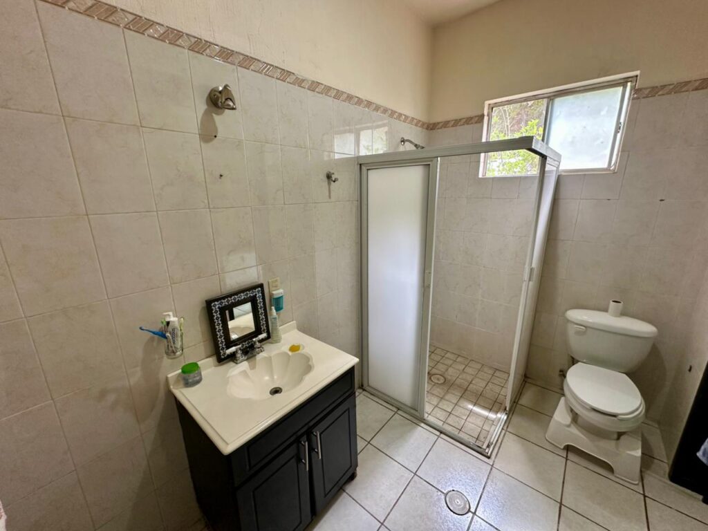Galería de LAS CAÑADAS CASA EN RENTA 4 HABITACIONES EN PRACTICAMENTE UNA SOLA PLANTA
