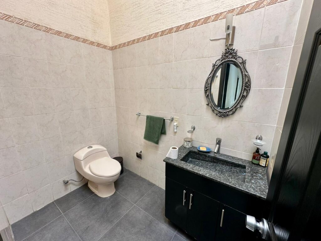Galería de LAS CAÑADAS CASA EN RENTA 4 HABITACIONES EN PRACTICAMENTE UNA SOLA PLANTA