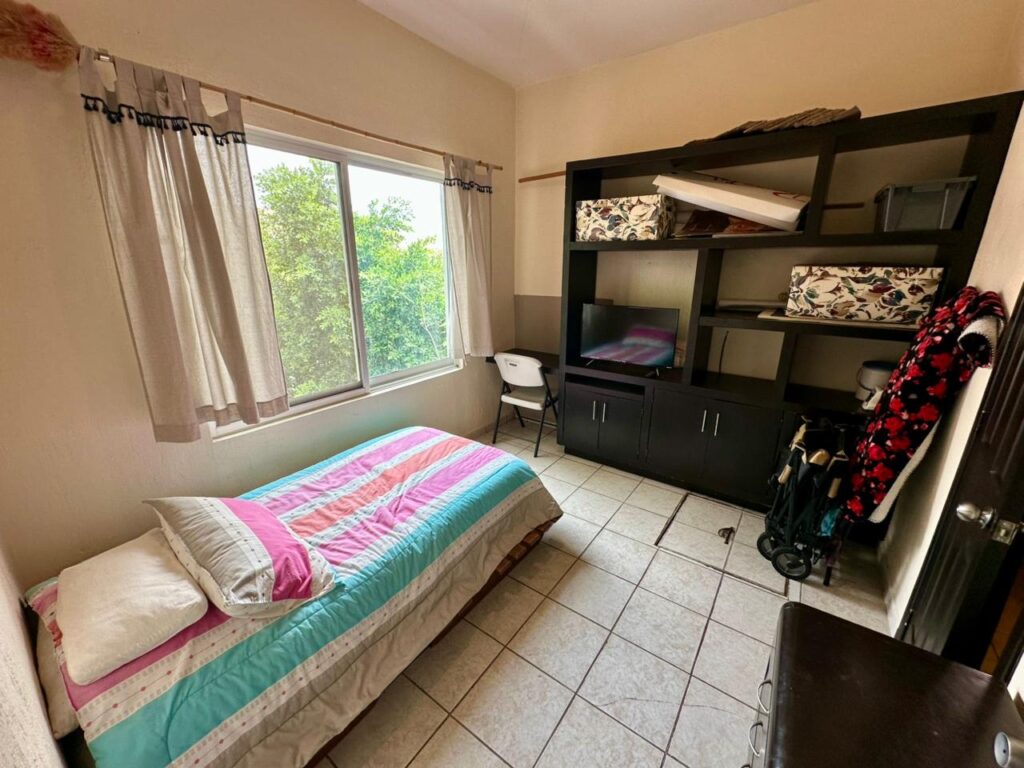 Galería de LAS CAÑADAS CASA EN RENTA 4 HABITACIONES EN PRACTICAMENTE UNA SOLA PLANTA