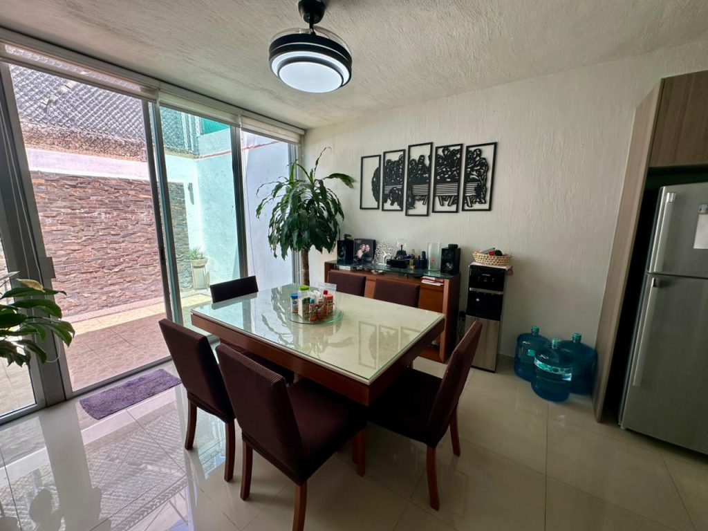 Galería de REAL DE VALDEPEÑAS CASA EN VENTA COTO VALLADOLID CON BUENA UBICACIÓN